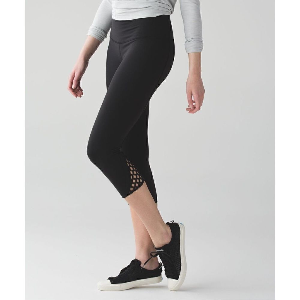 Lululemon Crop Womens 4 True Self II Crop Black Woven Hem Detail Yoga Pilates - Picture 6 of 8